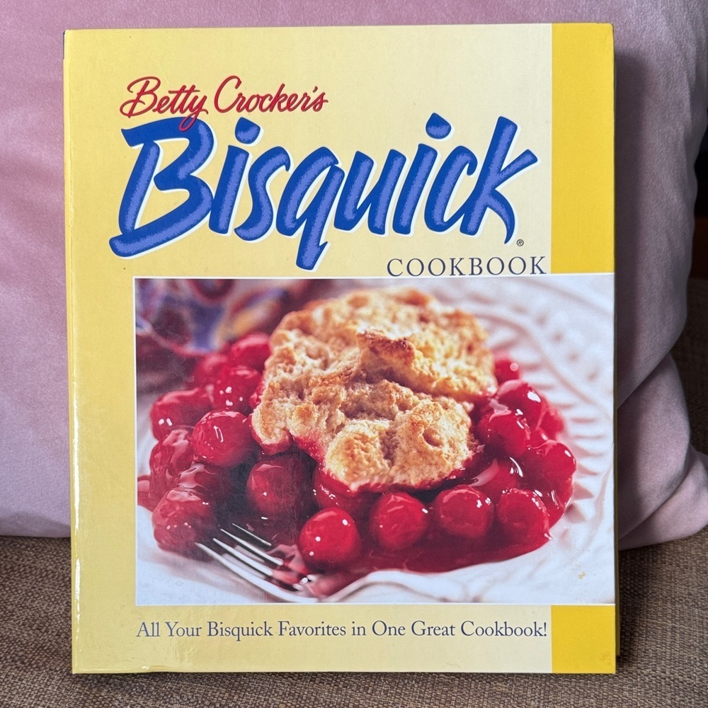 Betty Crocker Bisquick Cookbook with Yellow and Red Cover EUC
